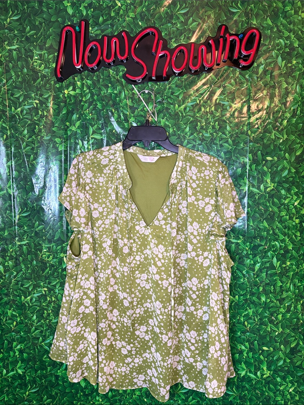 Lauren Conrad Olive Green Floral V-Neck Women’s Top